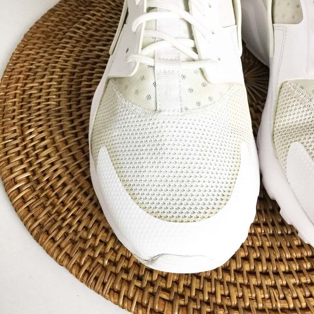 Nike Air Huarache Triple White Gum Bottom DR9883-100 Men's Shoes Size 11 Men’s - Picture 3 of 11